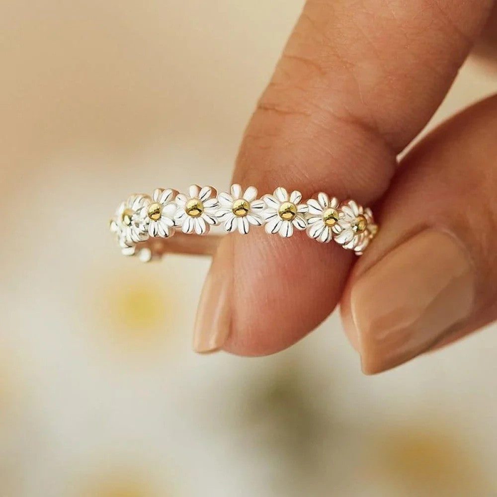 Anillo ajustable con margarita pintada a mano de esmalte